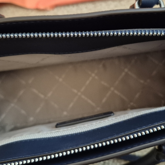 GREAT CONDITION...Michael Kors Gray/Black Signature Tote with Matching Wristlet - Picture 9 of 16